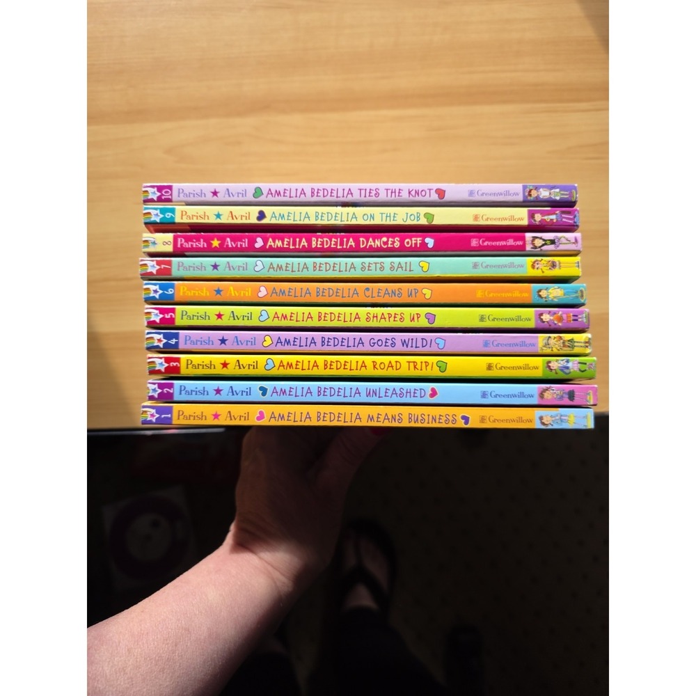 Amelia Bedelia Chapter Book 10-Book Box Set by Herman Parish Great Condition!
